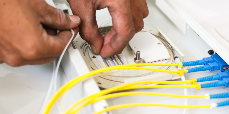 There are two types of fiber optic cable splicing – fusion and mechanical